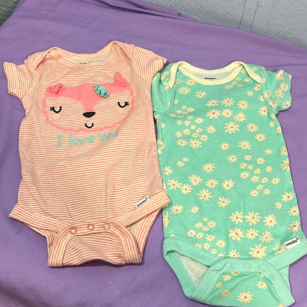5 for $10 💜 Gerber Onesies 3-6 months